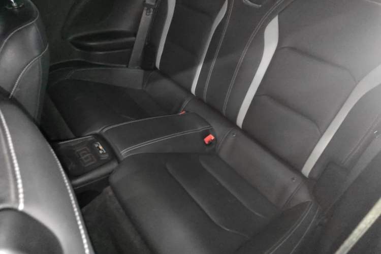 Used Chevrolet Camaro 2017 2.0T RS Interior 4