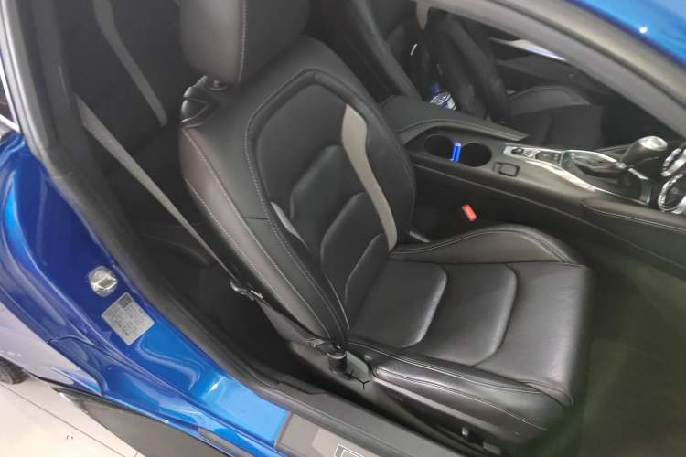 Used Chevrolet Camaro 2017 2.0T RS Right Front Seat
