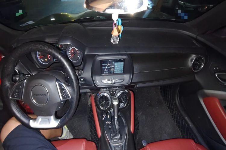 Used Chevrolet Camaro 2017 2.0T RS Center Console