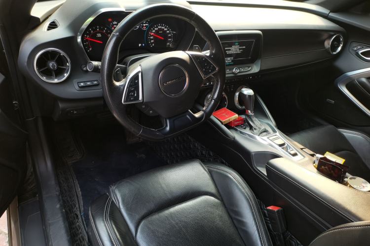 Used Chevrolet Camaro 2017 2.0T RS Center Console