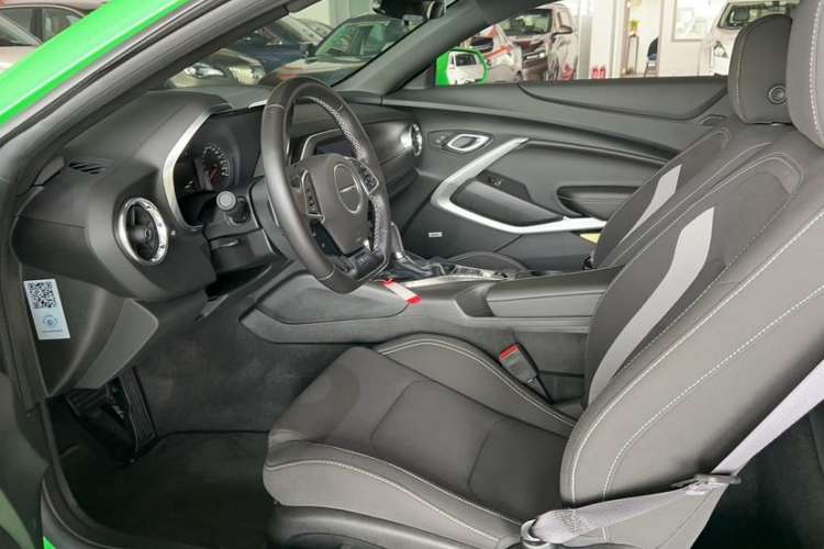 Used Chevrolet Camaro 2017 2.0T RS Interior 2