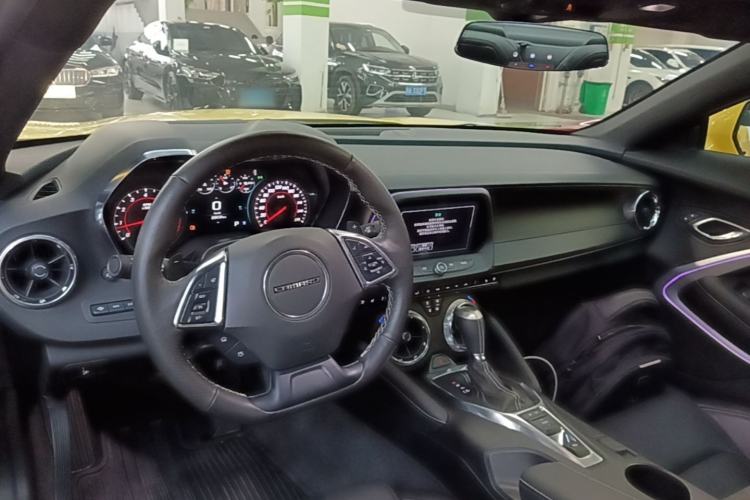Used Chevrolet Camaro 2017 2.0T RS Center Console
