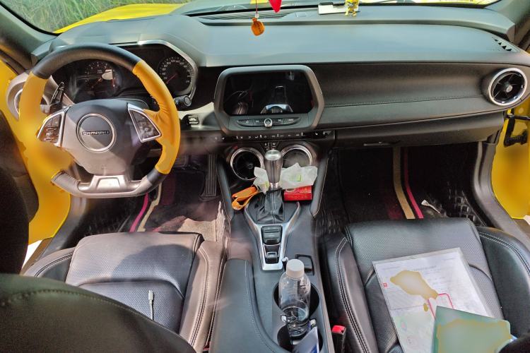 Used Chevrolet Camaro 2017 2.0T RS Center Console