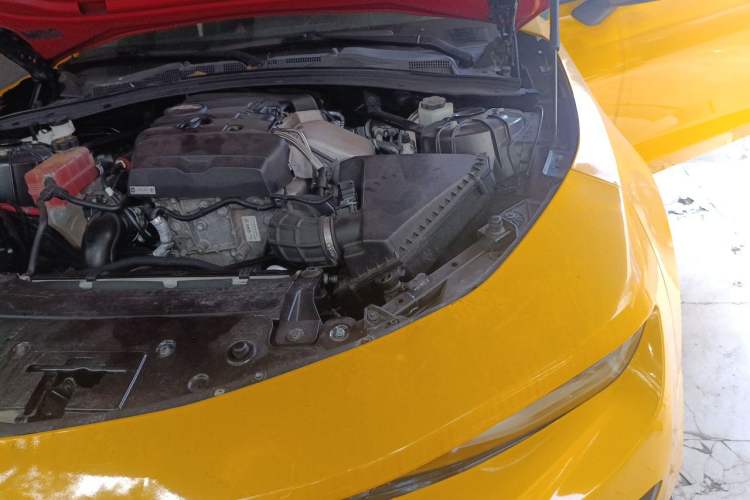 Used Chevrolet Camaro 2017 2.0T RS Engine Bay Left