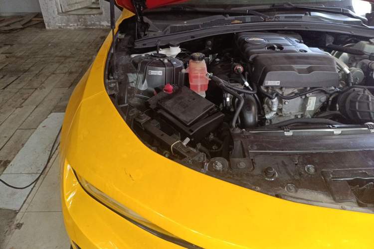 Used Chevrolet Camaro 2017 2.0T RS Engine Bay Right