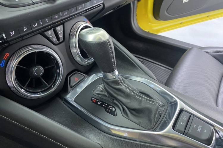 Used Chevrolet Camaro 2017 2.0T RS Interior 2