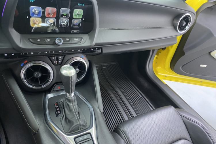 Used Chevrolet Camaro 2017 2.0T RS Interior 6