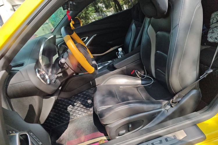 Used Chevrolet Camaro 2017 2.0T RS Left Front Seat
