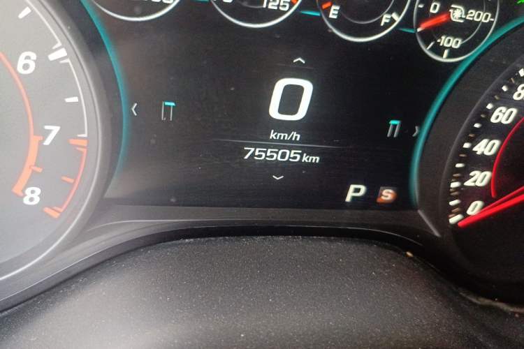 Used Chevrolet Camaro 2017 2.0T RS Odometer Close Up