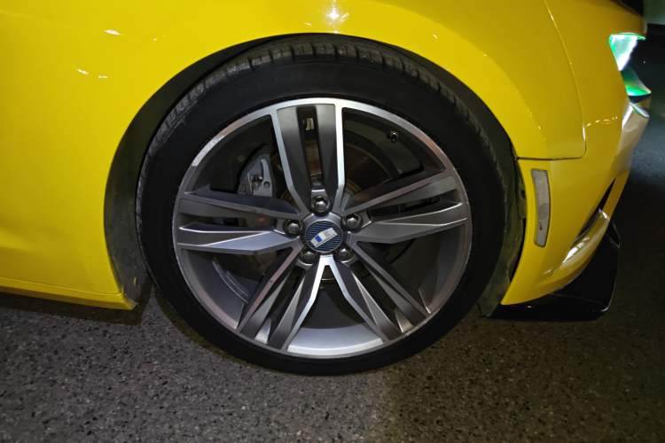 Used Chevrolet Camaro 2017 2.0T RS Right Front Wheel Hub