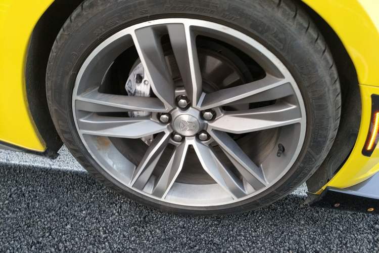 Used Chevrolet Camaro 2017 2.0T RS Right Front Wheel Hub