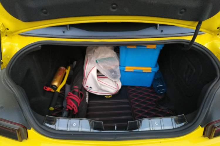 Used Chevrolet Camaro 2017 2.0T RS Trunk