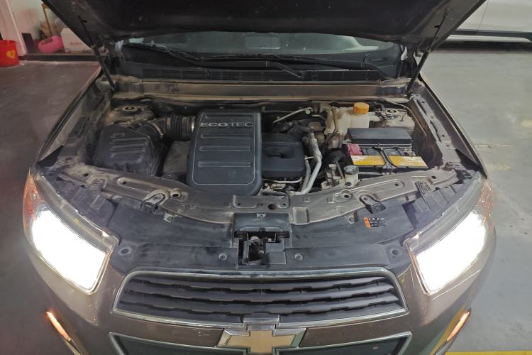 Used Chevrolet Captiva 2017 2.4L 4x4 Flagship Edition 7-Seater Engine Bay