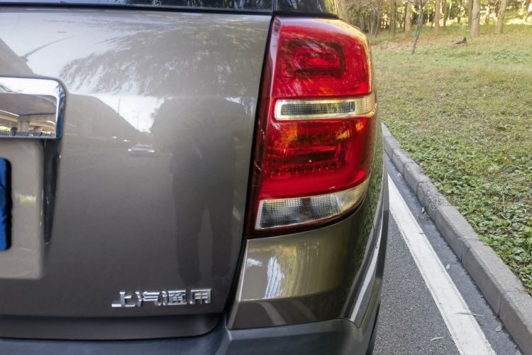 Used Chevrolet Captiva 2015 2.4L Two-Wheel Drive Urban Version 7 Seats Exterior 6