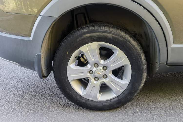 Used Chevrolet Captiva 2015 2.4L Two-Wheel Drive Urban Version 7 Seats Exterior 7