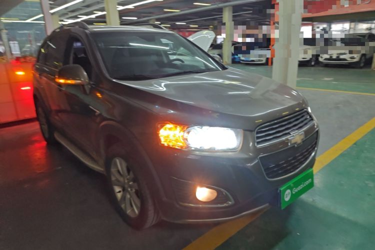 Used Chevrolet Captiva 2017 2.4L 4x4 Flagship Edition 7-Seater Front Right 45 Deg