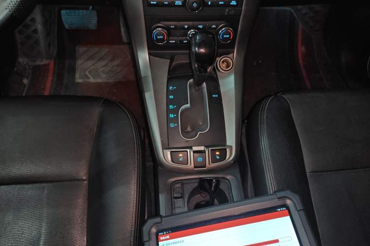 Used Chevrolet Captiva 2017 2.4L 4x4 Flagship Edition 7-Seater Gear Lever