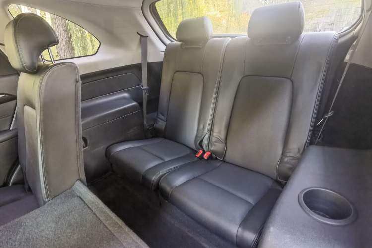 Used Chevrolet Captiva 2015 2.4L Two-Wheel Drive Urban Version 7 Seats Interior 8