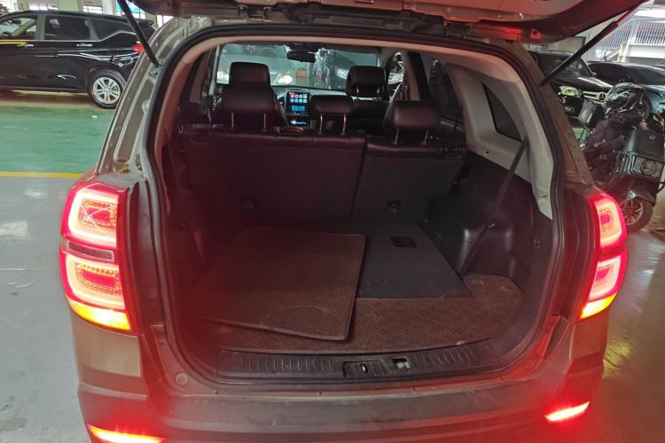 Used Chevrolet Captiva 2017 2.4L 4x4 Flagship Edition 7-Seater Trunk