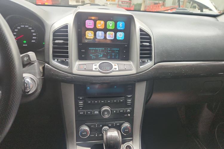 Used Chevrolet Captiva 2017 2.4L 4x4 Flagship Edition 7-Seater Audio And AC Panel