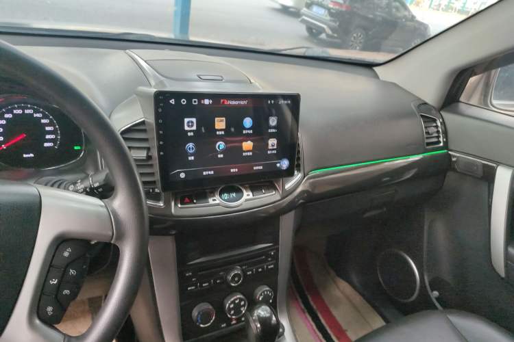 Used Chevrolet Captiva 2015 2.4L Two-Wheel Drive Urban Version 7 Seats Audio And AC Panel