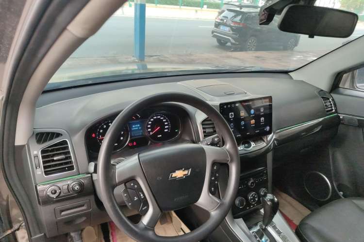 Used Chevrolet Captiva 2015 2.4L Two-Wheel Drive Urban Version 7 Seats Center Console