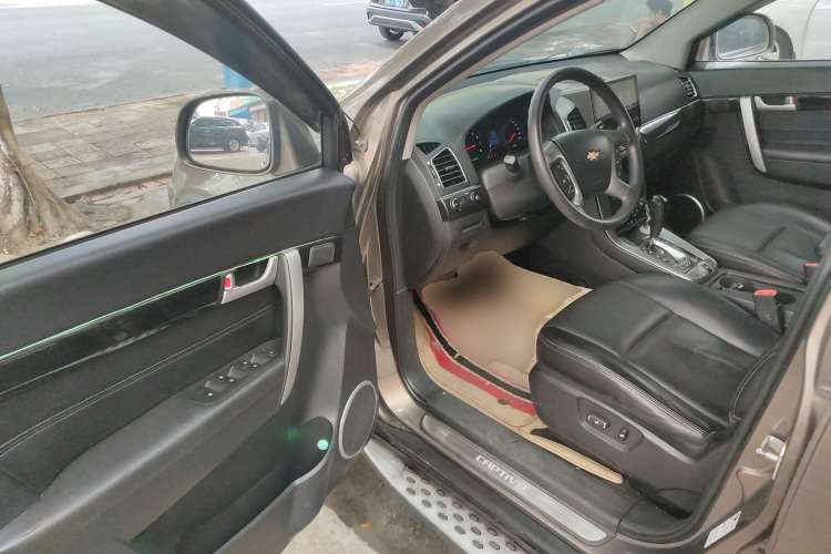 Used Chevrolet Captiva 2015 2.4L Two-Wheel Drive Urban Version 7 Seats Driver Seat