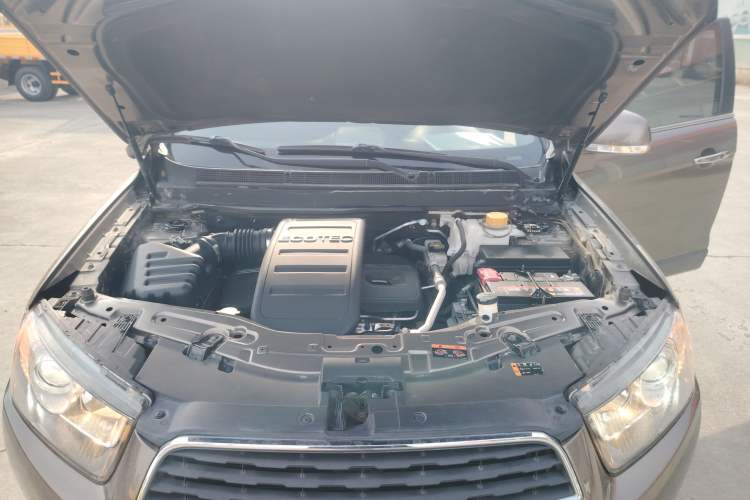 Used Chevrolet Captiva 2015 2.4L 4x4 Flagship Edition 7-Seater Engine Bay