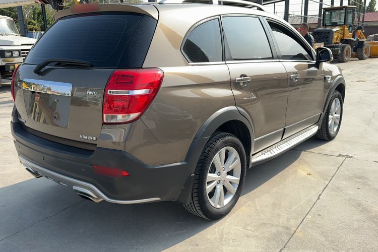 Used Chevrolet Captiva 2015 2.4L 4x4 Flagship Edition 7-Seater Exterior 5