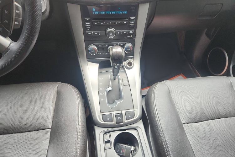 Used Chevrolet Captiva 2017 2.4L 4x4 Flagship Edition 7-Seater Gear Lever