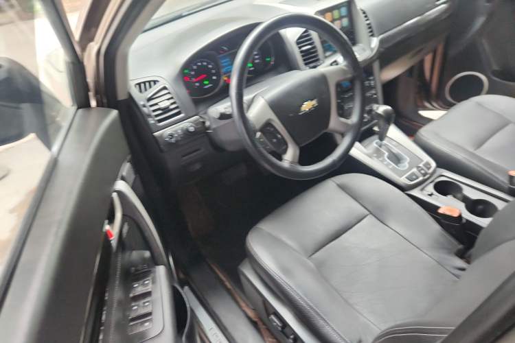Used Chevrolet Captiva 2017 2.4L 4x4 Flagship Edition 7-Seater Interior 3