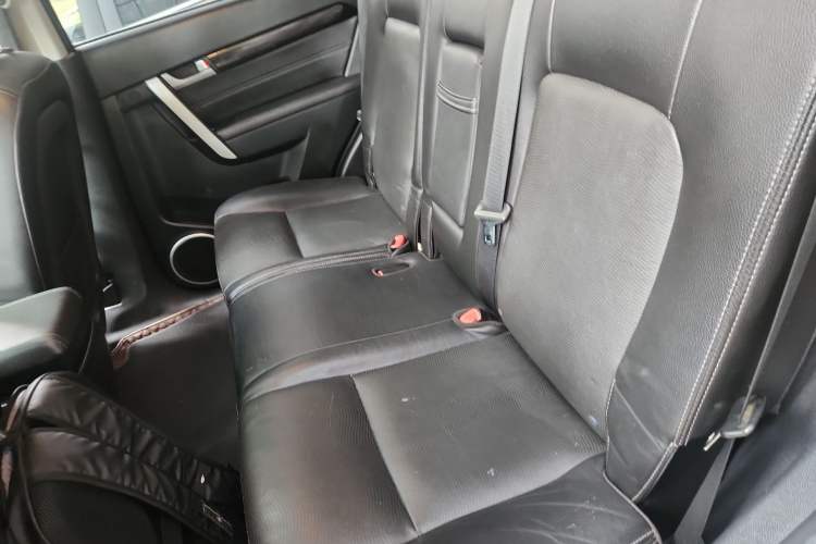 Used Chevrolet Captiva 2017 2.4L 4x4 Flagship Edition 7-Seater Interior 4