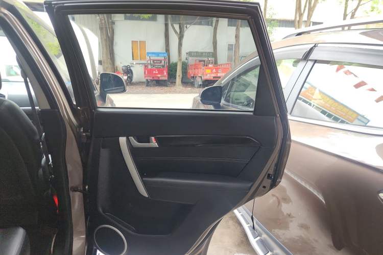Used Chevrolet Captiva 2017 2.4L 4x4 Flagship Edition 7-Seater Interior 6