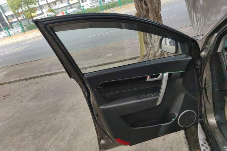 Used Chevrolet Captiva 2015 2.4L Two-Wheel Drive Urban Version 7 Seats Left Front Door Interior