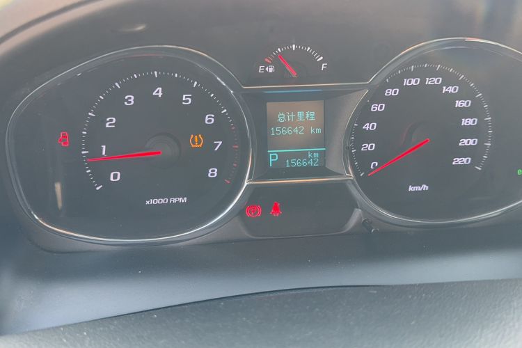 Used Chevrolet Captiva 2015 2.4L 4x4 Flagship Edition 7-Seater Odometer Close Up