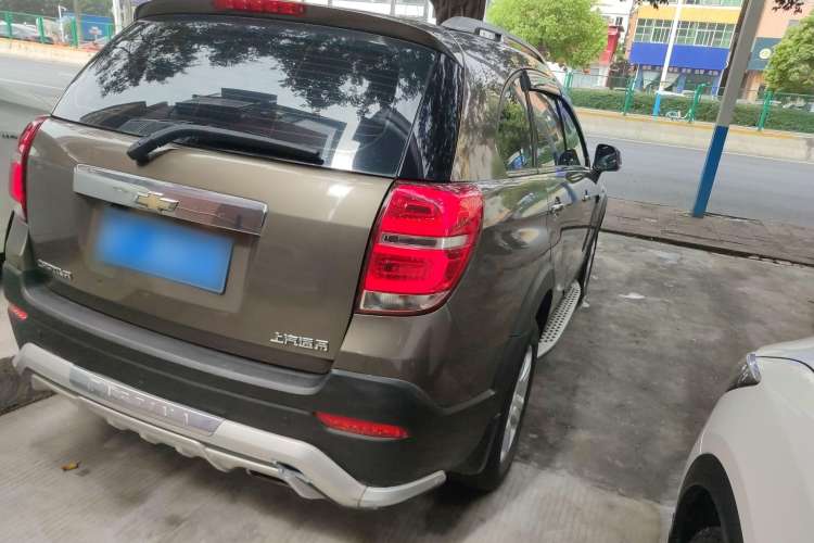 Used Chevrolet Captiva 2015 2.4L Two-Wheel Drive Urban Version 7 Seats Rear Right 45 Deg