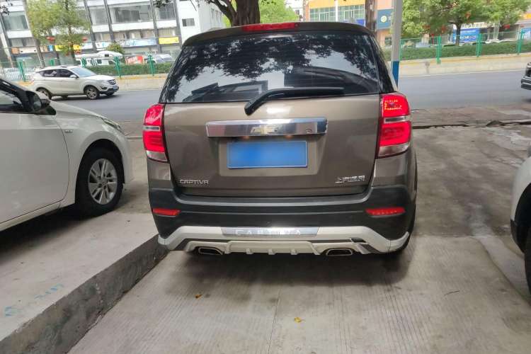 Used Chevrolet Captiva 2015 2.4L Two-Wheel Drive Urban Version 7 Seats Rear