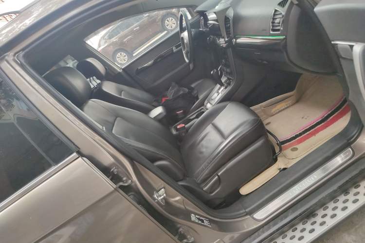 Used Chevrolet Captiva 2015 2.4L Two-Wheel Drive Urban Version 7 Seats Right Front Seat
