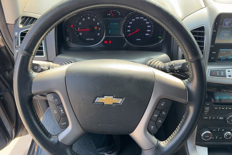 Used Chevrolet Captiva 2015 2.4L 4x4 Flagship Edition 7-Seater Steering Wheel