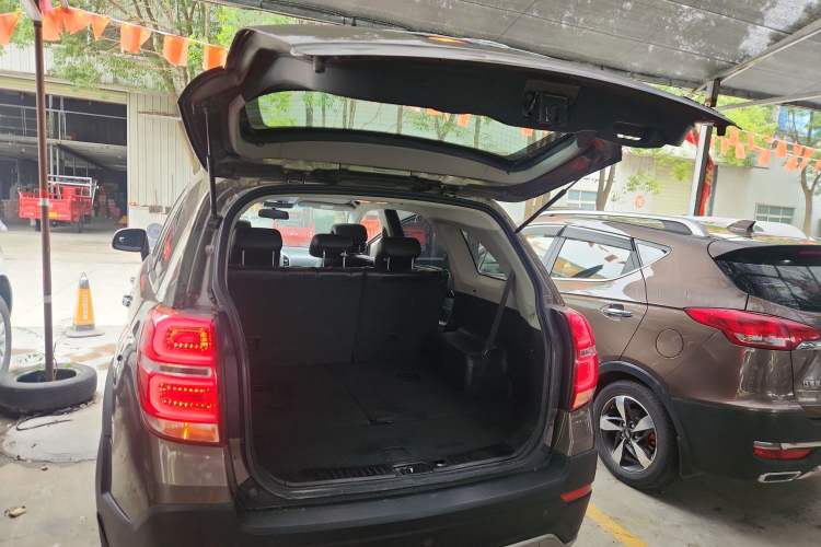 Used Chevrolet Captiva 2017 2.4L 4x4 Flagship Edition 7-Seater Trunk