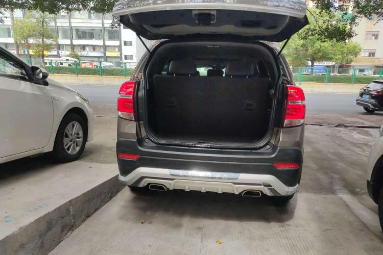 Used Chevrolet Captiva 2015 2.4L Two-Wheel Drive Urban Version 7 Seats Trunk