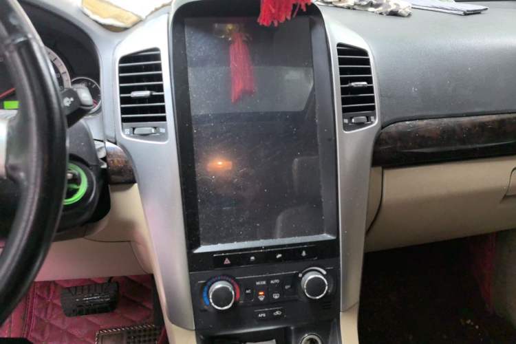 Used Chevrolet Captiva 2008 2.4 AT 7-Seater Luxury Version Audio And AC Panel