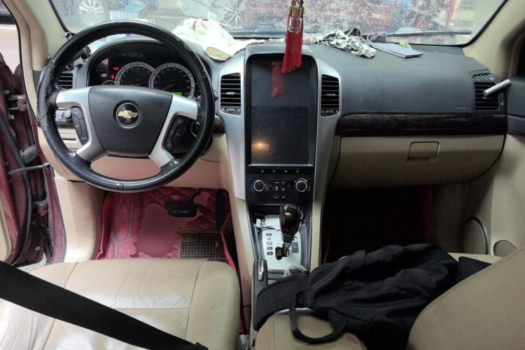 Used Chevrolet Captiva 2008 2.4 AT 7-Seater Luxury Version Center Console