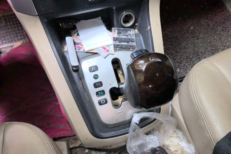 Used Chevrolet Captiva 2008 2.4 AT 7-Seater Luxury Version Gear Lever