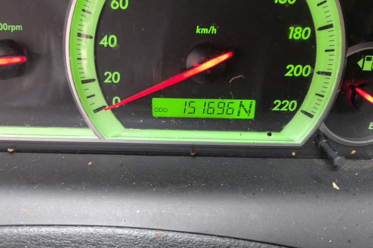 Used Chevrolet Captiva 2008 2.4 AT 7-Seater Luxury Version Odometer Close Up