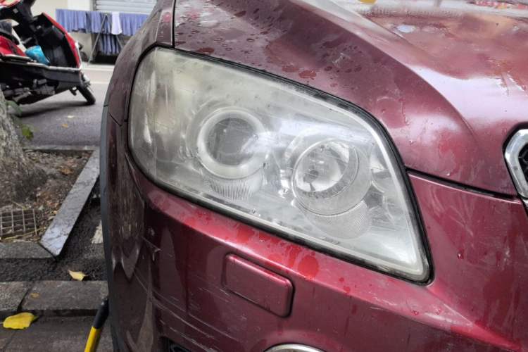 Used Chevrolet Captiva 2008 2.4 AT 7-Seater Luxury Version Right Front Headlight