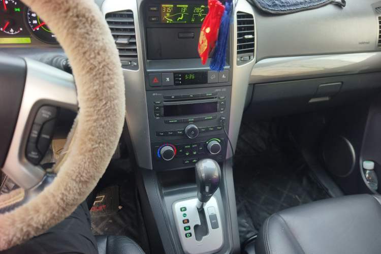 Used Chevrolet Captiva 2010 3.2 AT 7-Seater Flagship Edition Audio And AC Panel