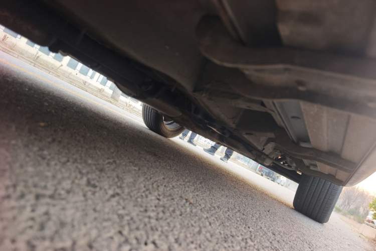 Used Chevrolet Captiva 2010 3.2 AT 7-Seater Flagship Edition Chassis Front Left