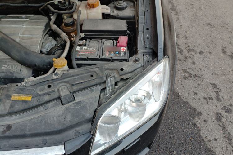 Used Chevrolet Captiva 2010 3.2 AT 7-Seater Flagship Edition Engine Bay Left