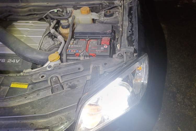 Used Chevrolet Captiva 2010 3.2 AT 7-Seater Flagship Edition Engine Bay Left